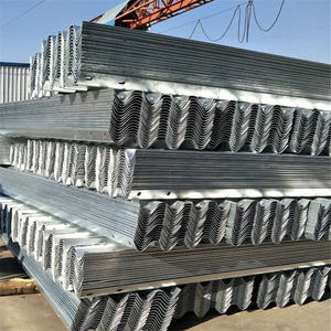 Vente de poutres métalliques en acier galvanisé pour barrières de sécurité routière (type Thrie beam) - Product Image 5