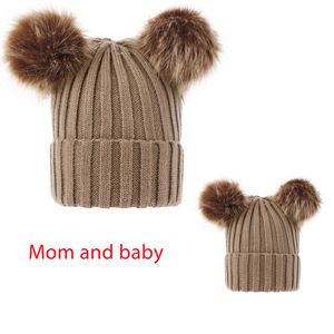 Bonnets d'hiver en tricot à double <span class=keywords><strong>pompon</strong></span> pour femmes et enfants <span class=keywords><strong>Bonnet</strong></span> en tricot crochet pour maman et moi <span class=keywords><strong>Bonnet</strong></span> à <span class=keywords><strong>deux</strong></span> pompons pour maman et moi Vente en gros - Product Image 3