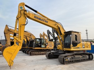 Excavatrice Komatsu PC240 d'occasion à vendre, modèle 2022, système hydraulique fiable, machine de construction durable, moteur, pompe - Product Image 4