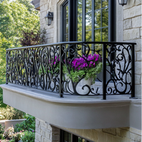 Balustrade en fer décoratif sur mesure pour escalier duplex avec panneaux décoratifs et finition métallique durable