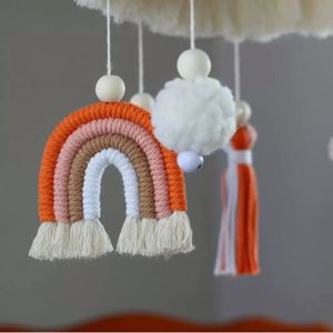 Décoration murale en macramé arc-en-ciel faite à la main, personnalisée, tissée, avec pompons, style bohème neutre, pour enfants - Product Image 2
