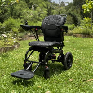 Fauteuil roulant électrique confortable à dossier haut, moteur 250W, pour seniors, idéal pour visiter des amis en maison de retraite et les rassemblements sociaux - Product Image 3