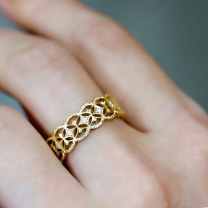 Anello Vintage con Corona Floreale Traforata per Donne, Elegante Gioiello da Dito alla Moda - Product Image 3