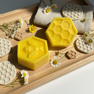 Jabón Artesanal de Colmena de Abejas al por Mayor, Jabón <span class=keywords><strong>en</strong></span> Barra Hidratante para Lavado Facial con Proteína de Seda Hidrolizada y Aceite Esencial de Rosa - Product Image 1