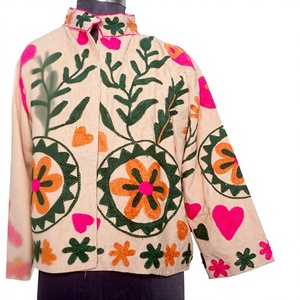Veste en velours côtelé brodée florale pour femme, col mandarin, manches trois quarts, style chic prairie printanier, vente en gros Suzani - Product Image 4
