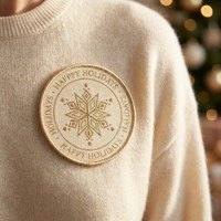 Écusson tissé rond personnalisé de Noël, motif flocon de neige doré sur fond ivoire, thermocollant, pour vêtements de marque de luxe pour les fêtes, vente en gros