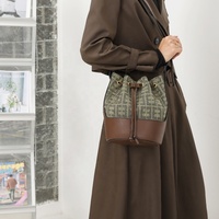 Sac à bandoulière en cuir de luxe léger personnalisé pour femmes sac à bandoulière imperméable de couleur unie