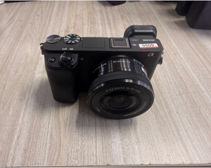 กล้องดิจิตอลระดับมืออาชีพ Alpha A6400 พร้อมเลนส์ 16-50 มม. กล้อง DSLR สำหรับถ่ายวิดีโอแบบ Full HD โดยเฉพาะ - Product Image 1