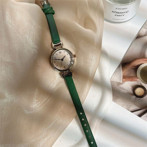 Montre à quartz ronde rétro pour femme, bracelet en cuir, montre-bracelet analogique, cadran élégant avec aiguilles pour un usage quotidien - Product Image 6