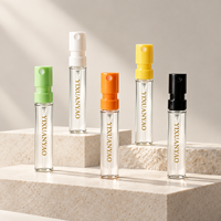 Flacon d'échantillon de parfum en gros 1,5 ml 2 ml 2,5 ml, mini flacon pulvérisateur en verre transparent avec pulvérisateur coloré