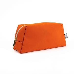 Bolsa de viaje de nailon a la moda para mujer, estuche de maquillaje personalizado para almacenamiento de cosméticos y artículos de tocador con cremallera - Product Image 1