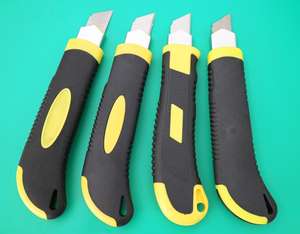 عالية الجودة 18 مللي متر عرض البلاستيك ABS + TPR سكين متعددة الوظائف سكين مع 3 شفرات - Product Image 3