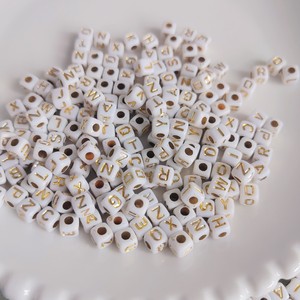 Bán Buôn 500G Hình Vuông Acrylic Thư Hạt Bảng Chữ Cái Chữ Vàng 5x5Mm Cho Đồ Trang Sức Vòng Đeo Tay Dây Chuyền Móc Chìa Khóa Làm - Product Image 6