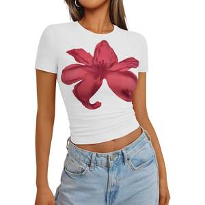 Tops cortos personalizados de primavera y verano 2025 para mujer, camisetas informales bonitas básicas, camisetas cortas de manga corta con gráfico 3D de La Reina, camisetas de moda - Product Image 1