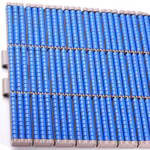 La cinta transportadora de bolas 821 se utiliza para el transporte en línea recta en varias fábricas. - Product Image 2