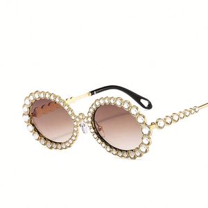 <span class=keywords><strong>De</strong></span> diamantes <span class=keywords><strong>De</strong></span> imitación <span class=keywords><strong>De</strong></span> <span class=keywords><strong>lujo</strong></span> gafas <span class=keywords><strong>De</strong></span> Sol <span class=keywords><strong>De</strong></span> las mujeres oval diamante bling gafas <span class=keywords><strong>De</strong></span> Sol <span class=keywords><strong>De</strong></span> la marca <span class=keywords><strong>De</strong></span> moda mujer tonos redondo oculos <span class=keywords><strong>De</strong></span> Sol - Product Image 5