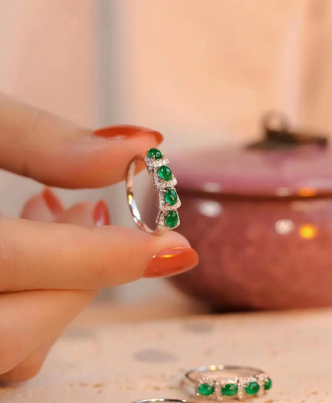 Arthurgem Elegante Smaragdgroene Sieradenring Met Diamanten 18K Gouden Ring