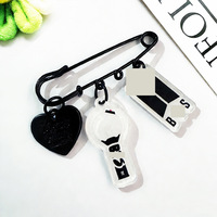 KPOP JUNGKOOK TAEHYUNG SUGA Persönlichkeits-Blechbroschen JIN RM J-HOPE JIMIN Modische Taschen- und Kleidungsdekoration Anstecknadeln Accessoires Geschenk