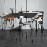 Chaise de bar de luxe rétro nordique avec dossier, mobilier de bar pour la maison, tabouret de bar simple style TGV, tabouret pour salon de thé