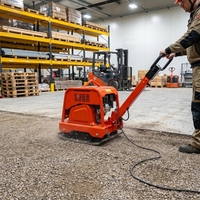 Compacteur vibrant électrique TerraForce TF-C150E 20kN pour la réparation des trottoirs, 125 kg, à conducteur marchant
