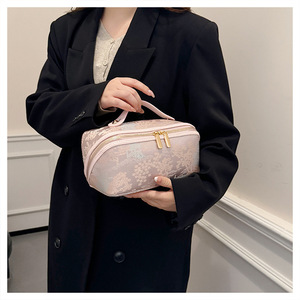 Custom New Fashion Eco-Friendly Silk PU Material Zipper Durable Large Capacity Portable Medium Hand Carry Foldable Cosmetic - Product Image 2