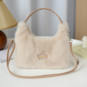Bolso de felpa popular 2025, logotipo de marca para mujer, bolso cuadrado pequeño, piel de imitación bonita, bolso cruzado simple - Product Image 6