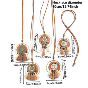 Винтажное женское длинное ожерелье в богемном этническом стиле с геометрическим узором, деревянными элементами, минималистичное, в стиле хиппи, на шерстяной кофте - Product Image 3