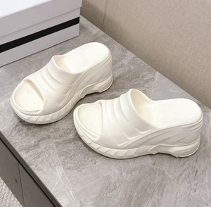 Sandales de plage pour femmes, été, blanches, à semelle épaisse en EVA, antidérapantes, à enfiler, polyvalentes, à bout ouvert - Product Image 6