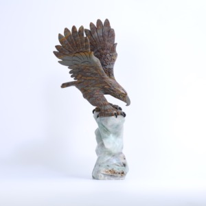Obra de arte de águila tallada a mano de la piedra Quesera - Exquisita artesanía - Product Image 1