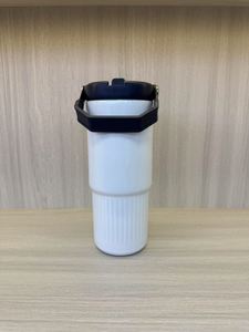 Gobelet isotherme personnalisé en acier inoxydable de 20 oz, sans BPA, avec couvercle à rabat, idéal pour la sublimation, pour les voyages, avec poignée, pour enfants, maintien au chaud pendant 6 à 12 heures - Product Image 4