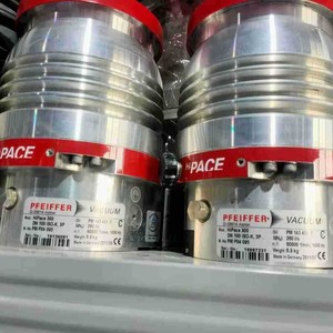 Pompe moléculaire Pfeiffer Hipace 1800, 3 CV, moteur triphasé, raccord à bride, pompe à vide électrique - Product Image 1