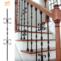 Vente en gros personnalisé solide carré double ruban torsadé et double papillons balustres en fer forgé rampe d'escalier