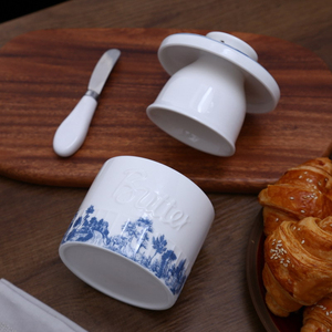 Beurrier en porcelaine française, pot à beurre en céramique avec couvercle, motif bleu et blanc champêtre pour comptoir de cuisine - Product Image 3