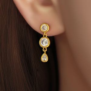 Ensemble de bijoux en gros tendance plaqué or 18 carats avec zircon scintillant, collier ras-du-cou délicat et boucles d'oreilles pour femme - Product Image 3