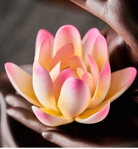 Porta Incenso Zen a Cascata in Ceramica a Forma di Mano di Buddha, Fatto a Mano, con Lampada LED - Product Image 6