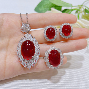 Nuovo Set di Ciondoli con Zirconi Rossi Simulati Effetto Sangue di Piccione, Superficie Liscia, Design Esagerato a Uovo di Piccione <span class=keywords><strong>XOXO</strong></span>, Placcato Oro 18K, Set Regalo da 4 Pezzi - Product Image 3