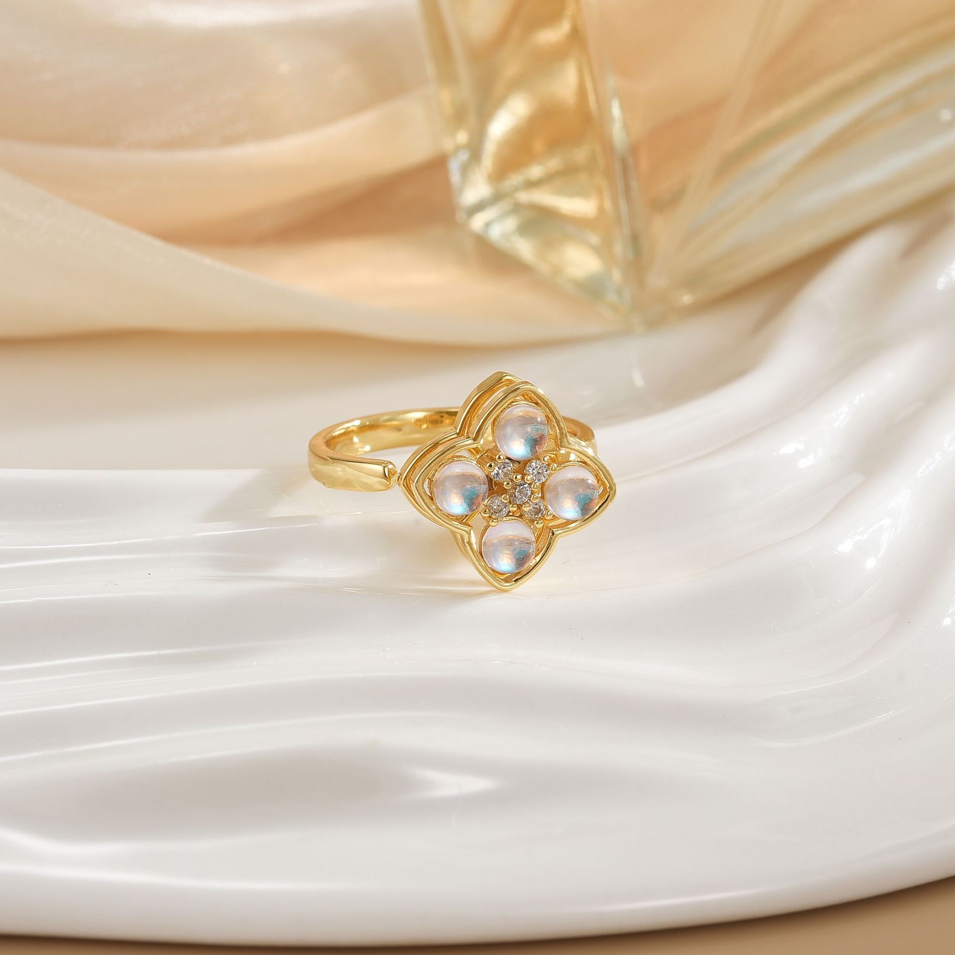 Rotating ring 03