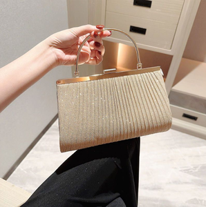 Sac à main de luxe pour mariage islamique personnalisé avec nom en arabe et nacre dans une boîte noire avec motif de cœur - Product Image 2