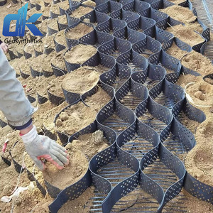 Géocell <span class=keywords><strong>en</strong></span> HDPE perforé texturé <span class=keywords><strong>de</strong></span> 100 mm et 200 mm pour le renforcement des chaussées routières, la protection des pentes, les murs <span class=keywords><strong>de</strong></span> soutènement et la stabilisation des fondations - Product Image 2