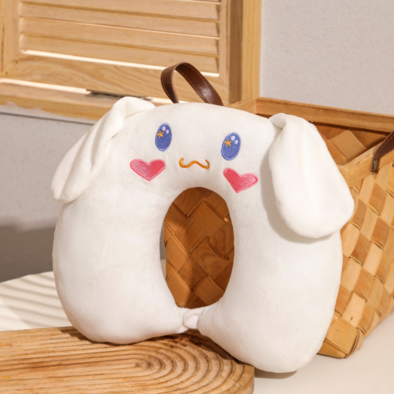 Perro blanco almohada en forma de U