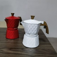 Nouveau design de cafetière Moka de haute qualité Cafetière Moka de cuisinière en aluminium Bouilloire Moka OEM de style italien classique