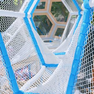 Ropecube <span class=keywords><strong>Filet</strong></span> en nid d'abeille tissé à la main, ignifuge, coloré et personnalisé, pour trampoline, équipement de terrain de jeu intérieur pour hôtels et zones enfants - Product Image 5