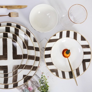 Haute qualité 4 pièces élégant or jante os chine noir et blanc ensembles <span class=keywords><strong>de</strong></span> dîner <span class=keywords><strong>assiette</strong></span> <span class=keywords><strong>en</strong></span> <span class=keywords><strong>porcelaine</strong></span> bon marché - Product Image 2
