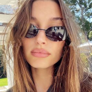 แว่นกันแดดทรงรีไร้กรอบสไตล์เรโทรหรูหราแนวพังก์โลหะยุค 2000 ป้องกันรังสียูวี 400 สำหรับผู้หญิงและผู้ชาย ขายส่ง - Product Image 2