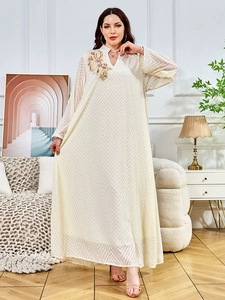 Robe longue Abaya Maxi de style ethnique moyen-oriental pour femmes, en polyester, avec col perlé, ourlet large à motifs floraux, tenue de soirée formelle et modeste - Product Image 4