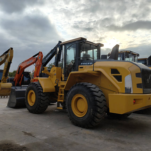 รถตักล้อยาง Volvo L105 มือสอง ของแท้จาก Volvo  รถตักหน้า L105 ขนาด 18 ตัน สภาพดี มีสินค้าในสต็อก - Product Image 1