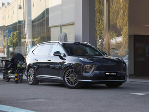GAC Hyper HL 700 Ultra BEV con LiDAR, ADAS, Chip Orin X 254 TOPS, 3 LiDAR, Telecamera a 360°, Parcheggio Automatico, Ricarica 5C, 800V, Autonomia 700km - Product Image 2