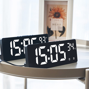 Réveil numérique de table avec affichage de l'heure, du calendrier et de la température, contrôle vocal, luminosité réglable, idéal pour chambre et bureau - Product Image 5