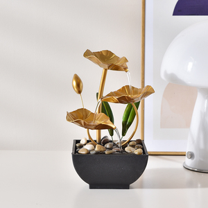 Fontana d'Acqua Decorativa in Metallo a Tre Livelli con Loto, Alimentata via USB, per Ufficio, Casa e Camera da Letto - Product Image 1