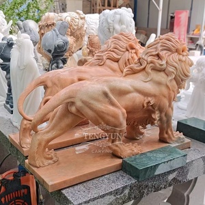 Esculturas de Leones Caminando, de Mármol Rojo Natural, Tamaño Pequeño, para Exteriores, en Venta - Product Image 3